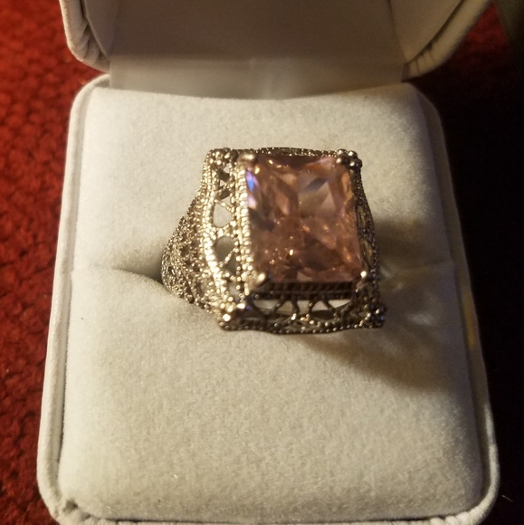 Ladies Ring - Picture 2 of 2